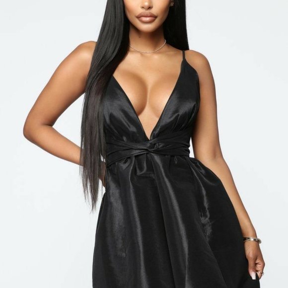 BOGO FASHION NOVA Black cocktail dress deep plunge - Picture 11 of 13